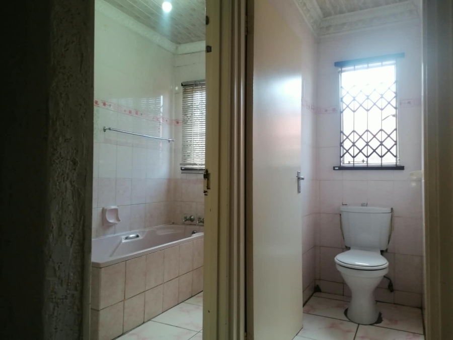 To Let 5 Bedroom Property for Rent in Tlhabane North West